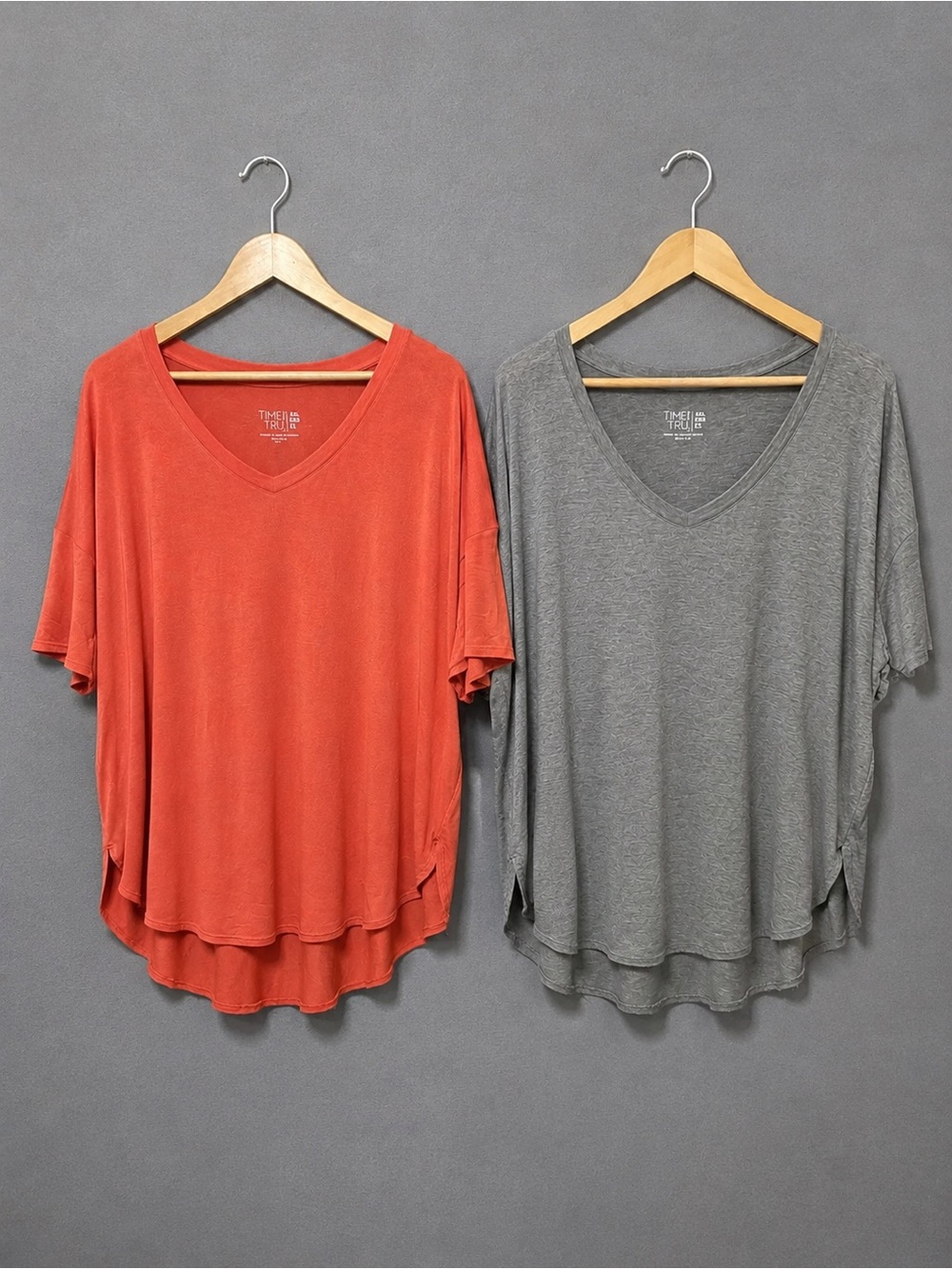Time and Tru Women’s V-Neck Short Sleeve High-Low Tunic T-Shirts 2-Piece Lot XXL